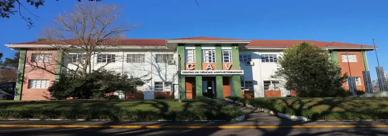 Fachada do Centro de Ciências Agroveterinárias da UDESC em Lages, com a identificação CAV acima da entrada principal